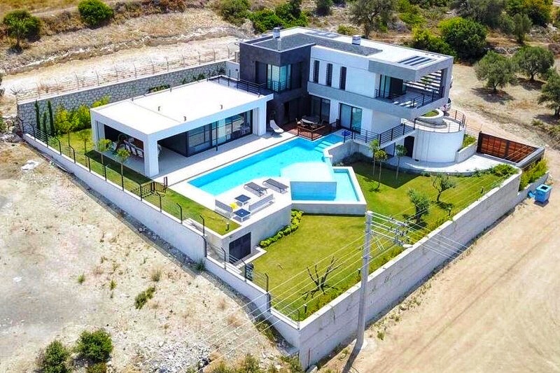 Luxury Modern Villa with Private Pool in Cesme for Sale