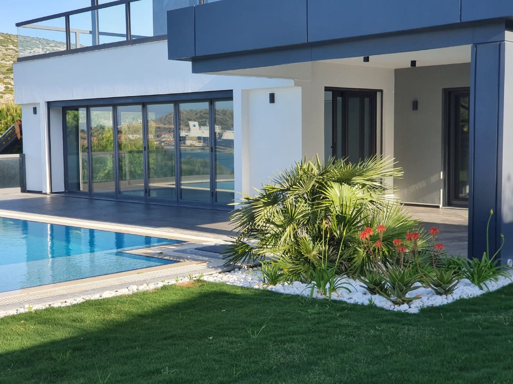 5 Bed Villa by the Sea for Sale in Cesme