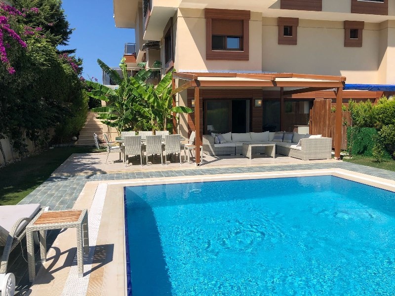 Pasalimani Beachfront Villa for Sale in Cesme