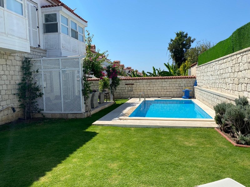 Stone-built Garden Villa in Cesme for sale
