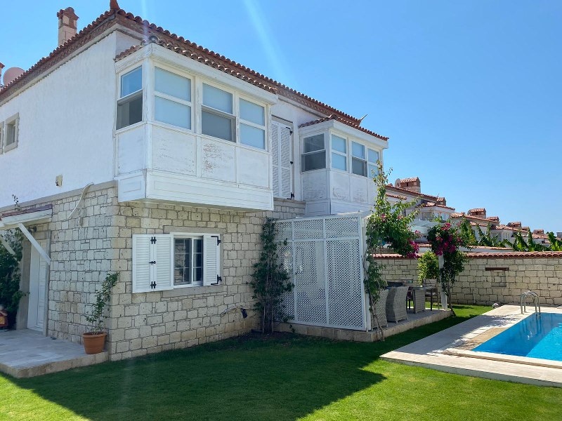 Stone-built Garden Villa in Cesme for sale
