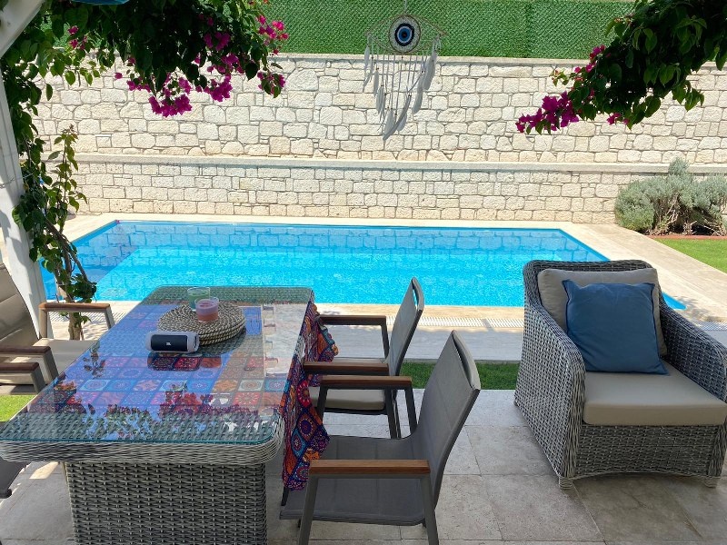 Stone-built Garden Villa in Cesme for sale
