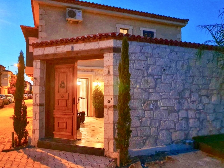 Traditional & Modern Stone Houses for sale in Cesme and Izmir
